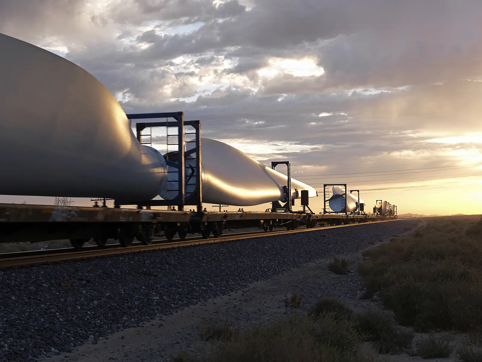 Wind turbine blades on train